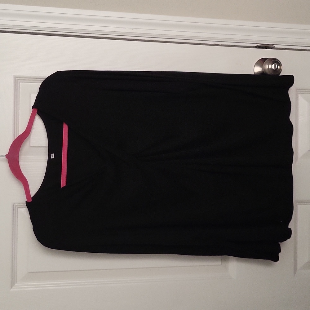Black Knot Front VNeck Long sleeve Shirt XL